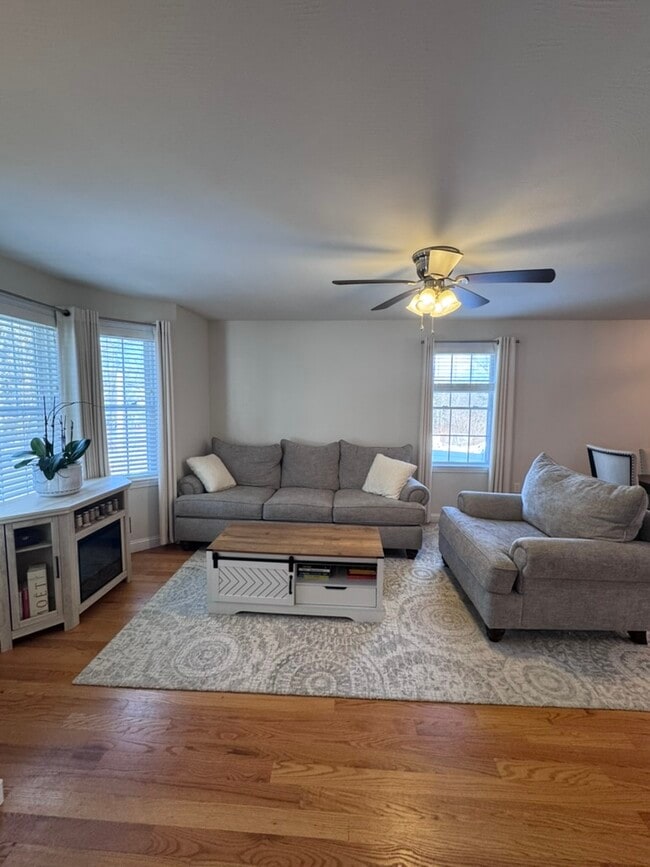 Building Photo - 25 Thornton Ave