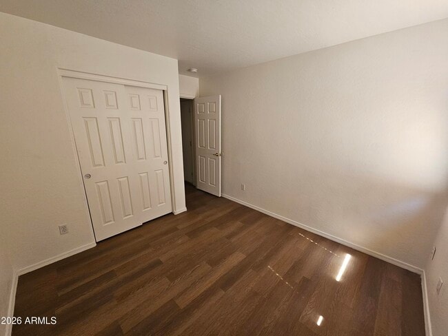 Building Photo - 10809 W Edgemont Ave