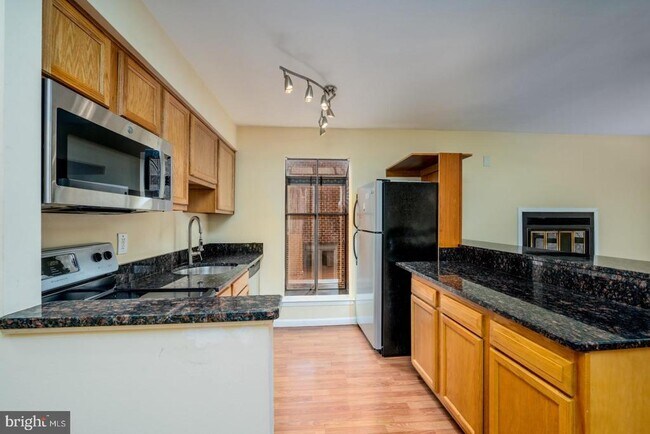 Building Photo - 35 Andrew Pl