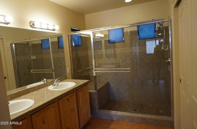 Building Photo - 950 Leonard Wood St