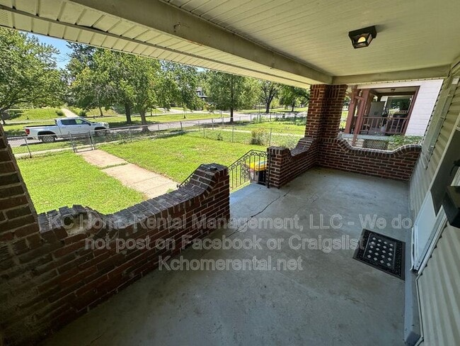 Building Photo - 6838 The Paseo