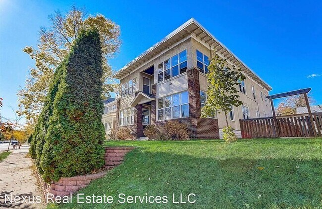 Primary Photo - 2 br, 1 bath House - 3444 Grand Ave S #102