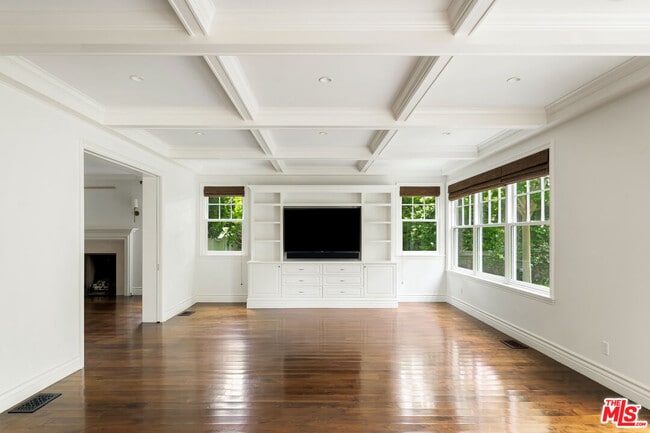 Building Photo - 501 Toyopa Dr