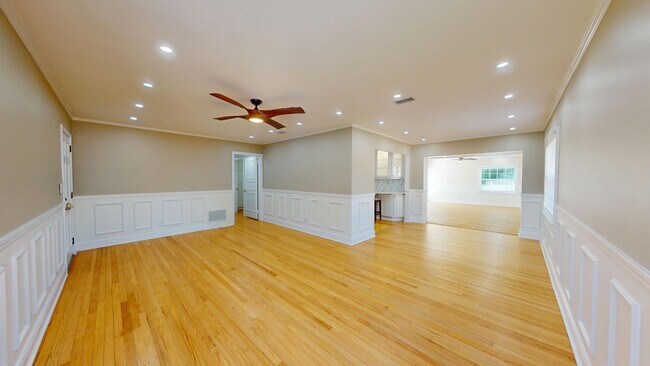 Building Photo - Stunning 4 Bedroom, 2 Bath Home in the Hea...