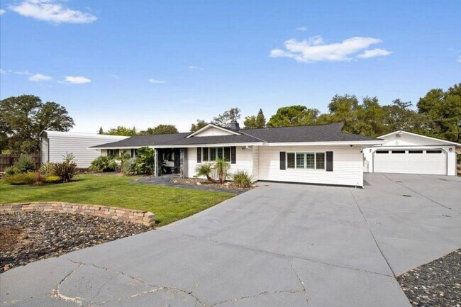 Building Photo - 4/2 Granite Bay, Pool, Jacuzzi, RV Parking...