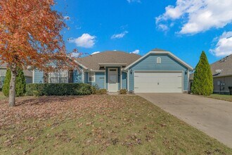 Building Photo - Beautiful 3-Bedroom Home with Open Layout & Fenced Backyard!