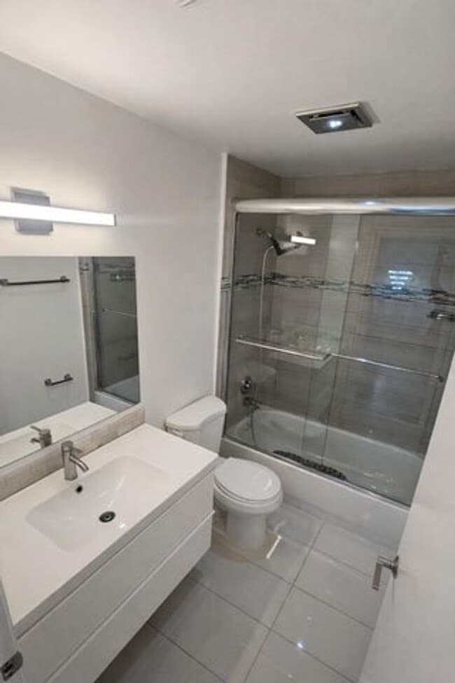 Building Photo - 4135 Eastridge Cir