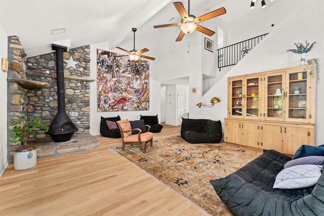 Building Photo - 121 Spur 191