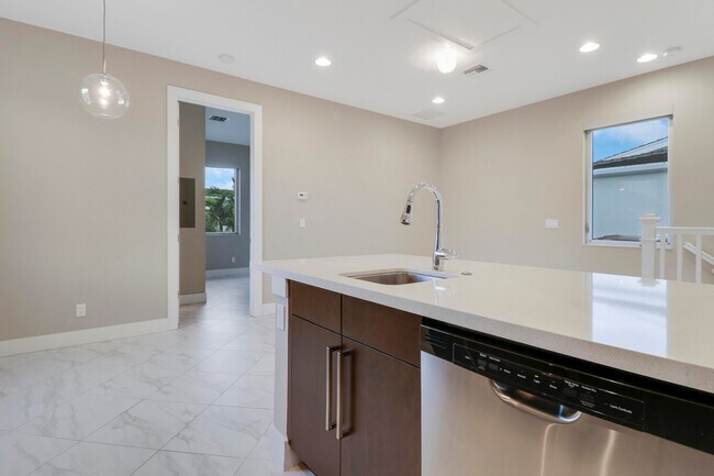 Building Photo - 5029 Grandiflora Rd