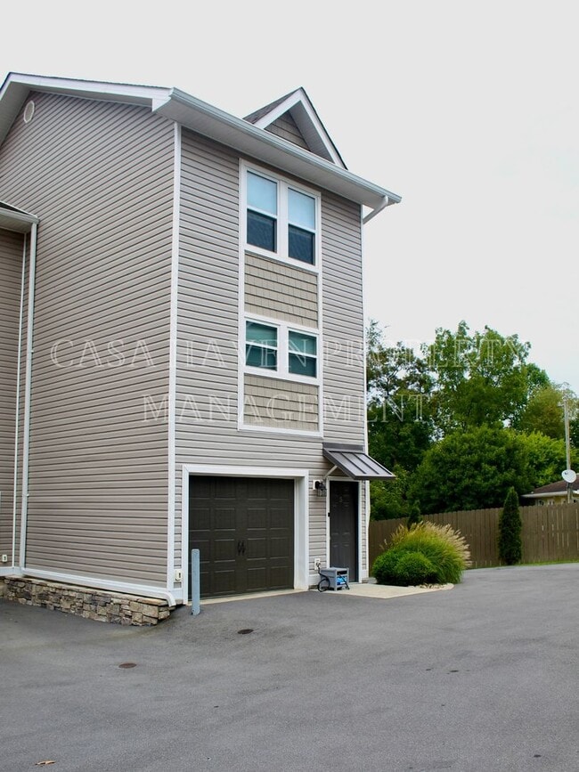 Building Photo - Coming Soon!!| Osborne Place | Modern 2BR/2.5Bath Townhome