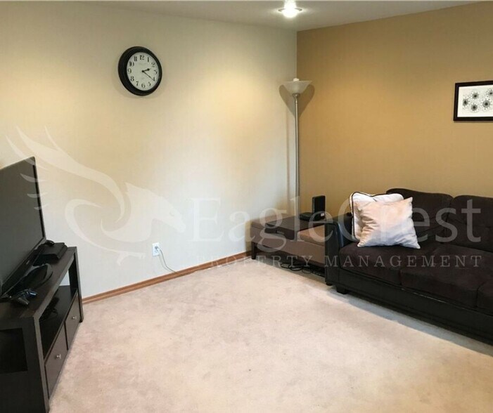 Building Photo - Three Bedroom, Two Bathroom House Located Near WWCC