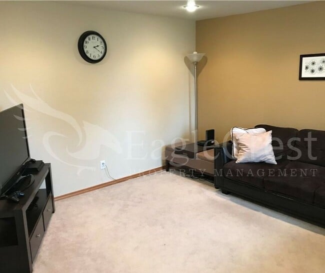 Building Photo - Three Bedroom, Two Bathroom House Located Near WWCC