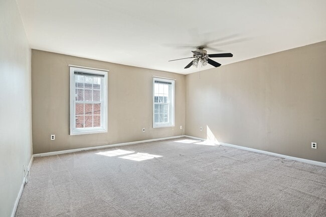 Building Photo - Three Bedroom Graduate Hospital Home with Roof Deck!
