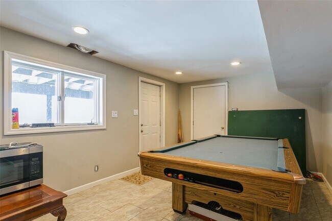 Building Photo - 11 Ridgeway Ave
