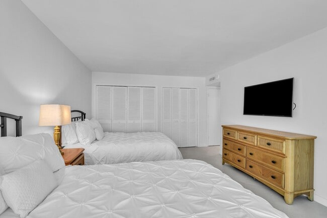 Building Photo - 550 S Ocean Blvd