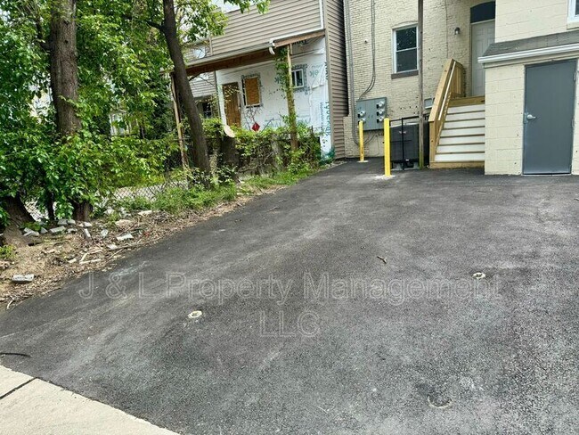 Building Photo - 1602 Cypress St