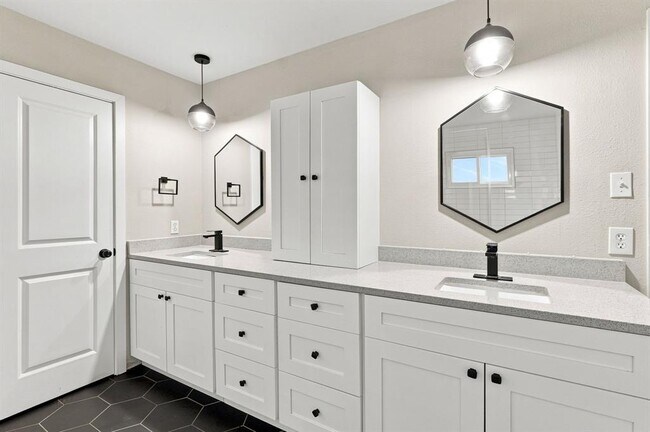 Building Photo - 12713 Rhea Ct