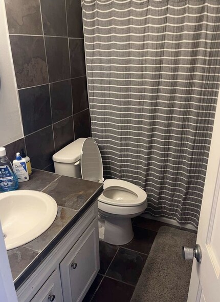 Building Photo - 4732 Belleview Ave