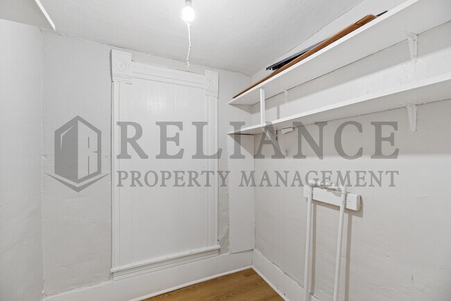 Building Photo - 116 S Sedgwick St