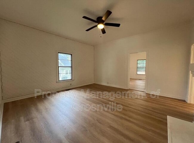 Building Photo - 17 Henry St