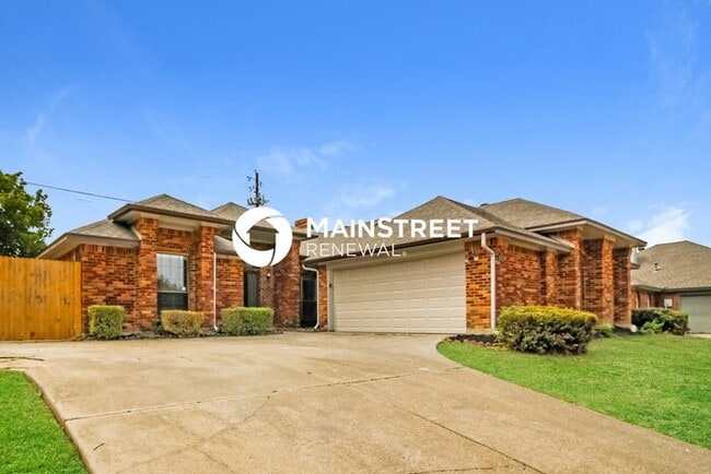 Building Photo - 3 Bedroom Pet-Friendly Home in Carrollton, TX with Main Street Renewal