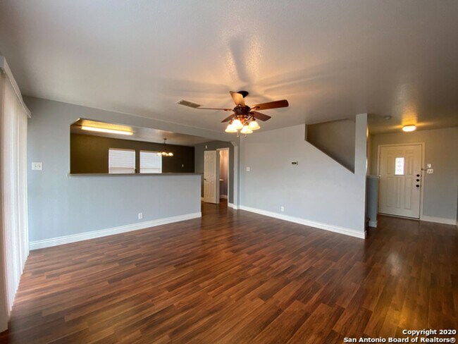 Building Photo - Beautiful two-story home in the desirable Silver Oaks community!
