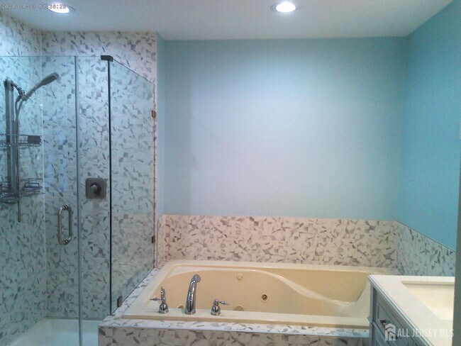 Building Photo - 228 Pinelli Dr