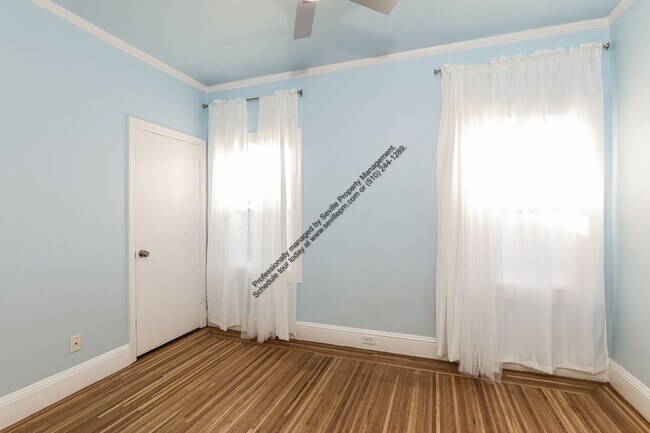 Building Photo - Stunning 3BR / 2BA Split-Level Home in Maxwell Park!