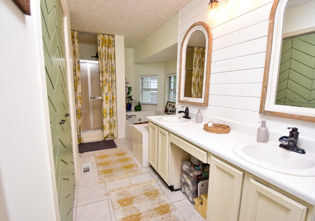 Building Photo - 1204 Edenbridge Way