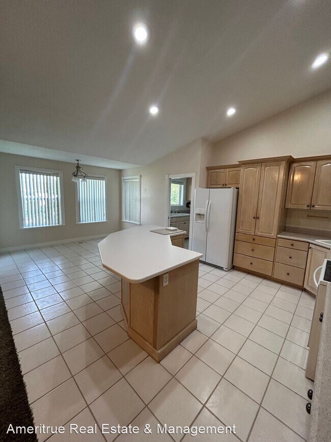 Building Photo - 3 br, 2 bath House - 1333 N 200 W