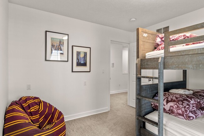 Building Photo - Furnished Pet-Friendly 30-Day Extended Stay Riverfront Condo