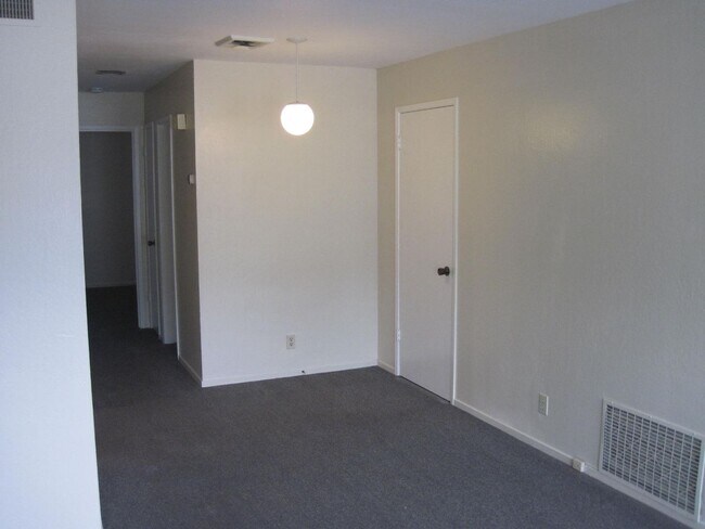 Building Photo - 306Cayuga