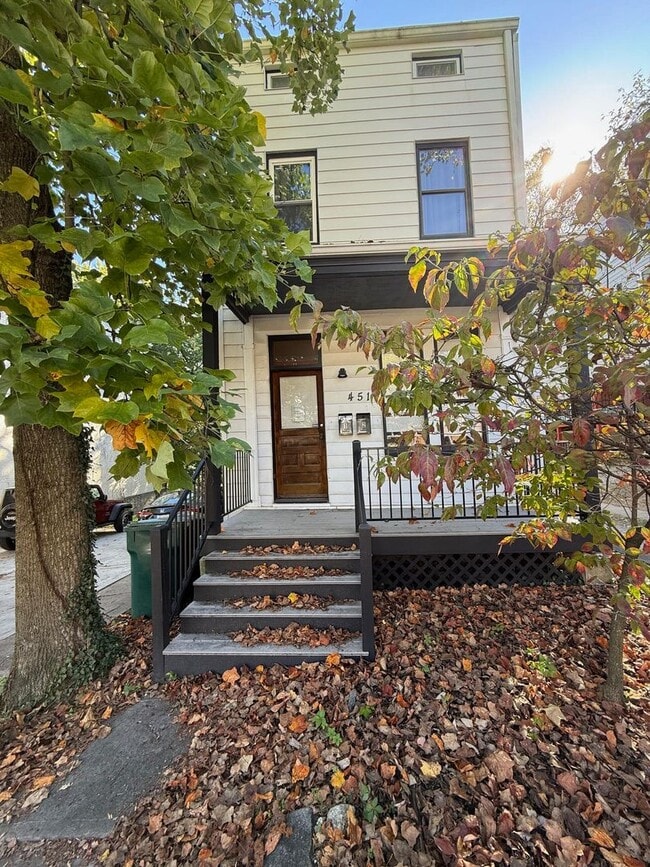 Building Photo - 451 Warner St