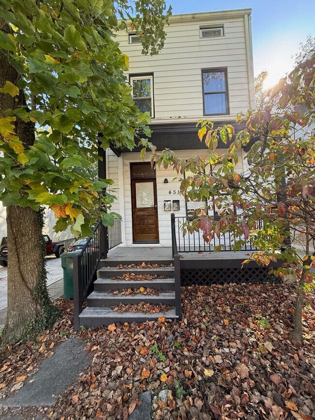 Primary Photo - 451 Warner St