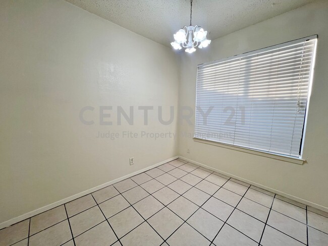 Building Photo - Great 2-Story 2/2.5 Condo Close to UNT For Rent!