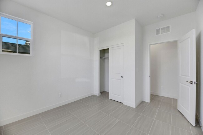 Building Photo - 4-Bedroom Home in Inspirada