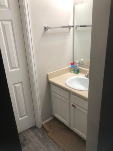 Building Photo - 457 S Memphis Way