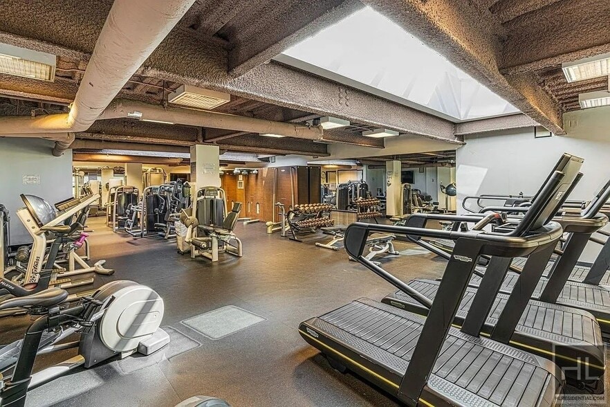 Building Photo - Furnished 2bed/2bath Penthouse w/Views