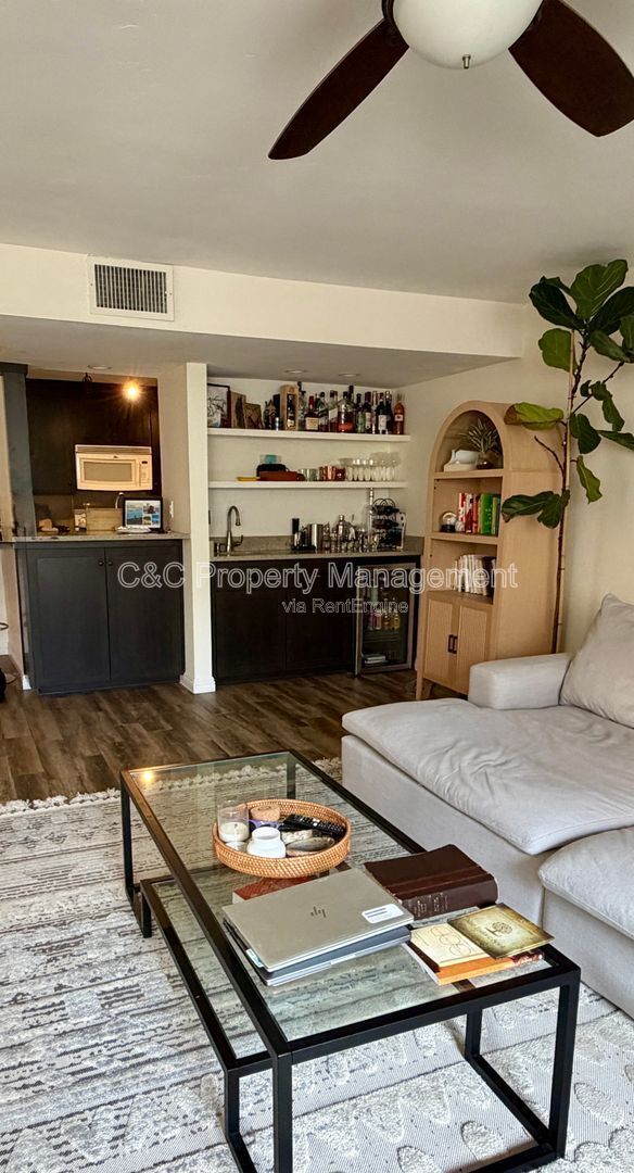 Building Photo - 2625 Pirineos Way