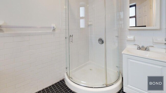 Building Photo - 401 E 78th St