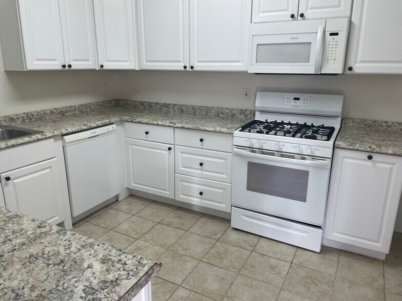 Building Photo - 21285 Shoemaker Ln