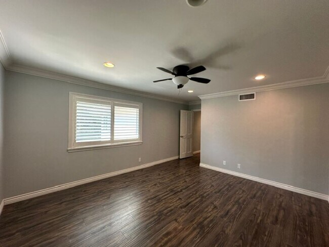 Building Photo - 1635 Larkfield Ave