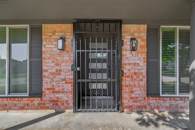 Building Photo - 11742 N Little John Cir