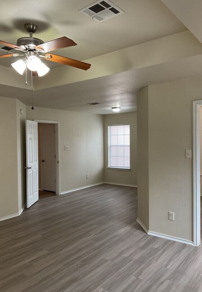 Building Photo - NEW FLOORING - AVAILABLE NOW!