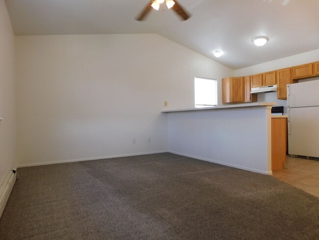 Building Photo - ONE MONTH FREE RENT!