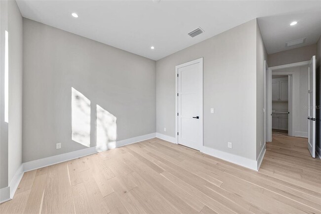 Building Photo - 2106 S Cortez Ave