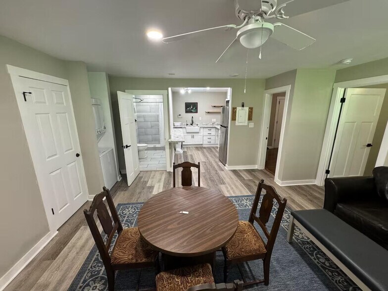 Building Photo - 2371 Le Ruth Dr