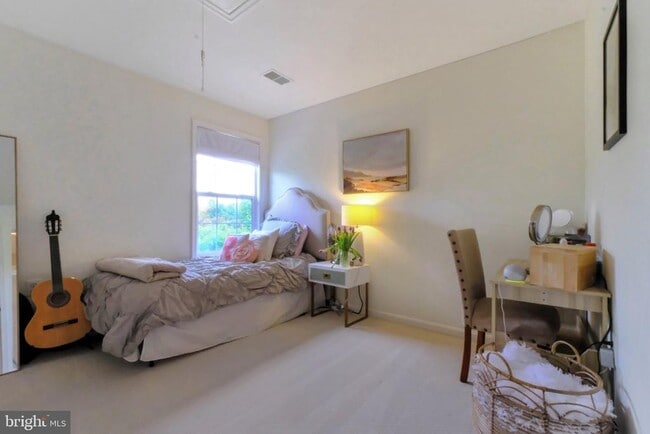 Building Photo - 207 Alpine Dr SE