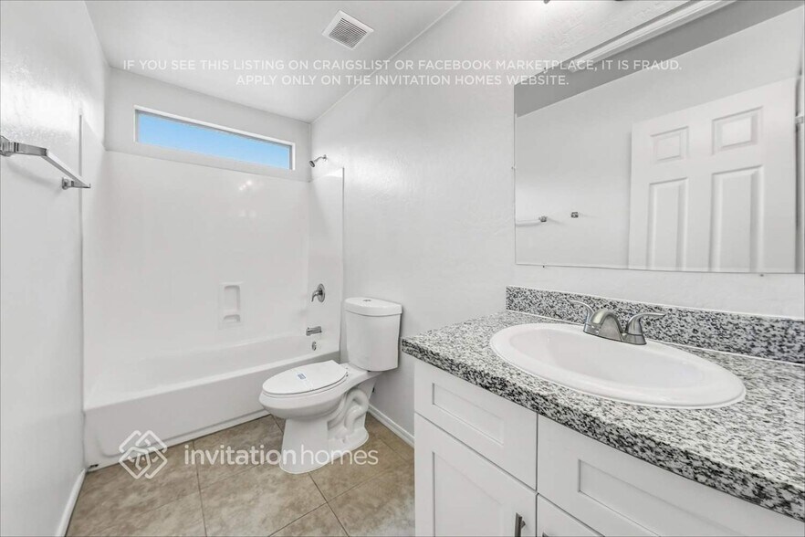 Building Photo - 3217 W Santa Cruz Ave