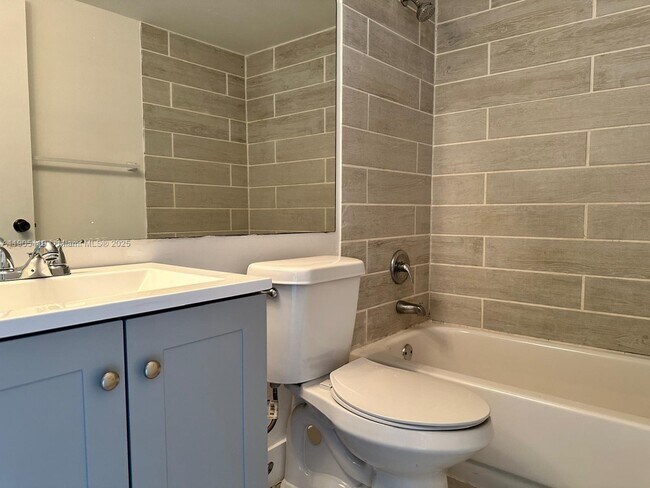 Building Photo - 610 S Park Rd